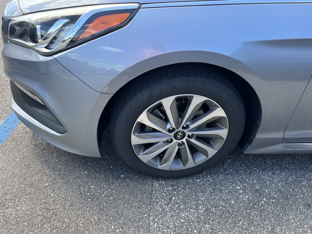Used 2015 Hyundai Sonata Sport w/ Option Group 03 FWD image 9