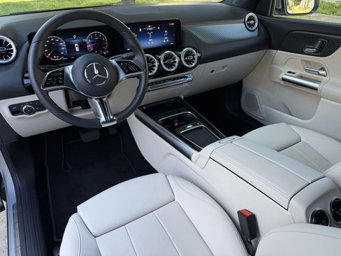 Certified 2025 Mercedes-Benz GLA 250 image 2