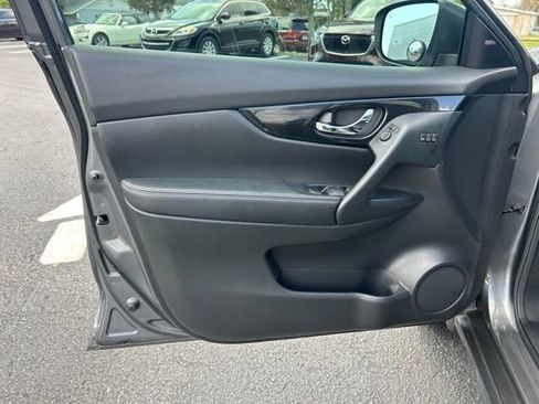 Used 2020 Nissan Rogue SL w/ Premium Package image 12