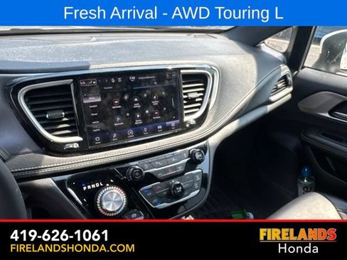 Used 2023 Chrysler Pacifica Touring-L w/ S Appearance Package AWD/4WD image 22