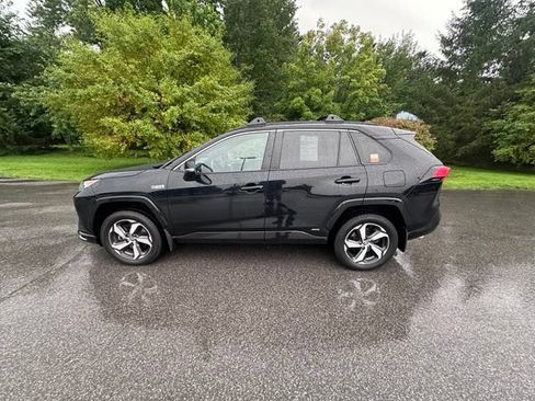 Used 2021 Toyota RAV4 SE w/ Weather & Moonroof Package AWD/4WD image 6