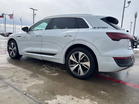 Used 2024 Audi Q8 e-tron Premium image 3