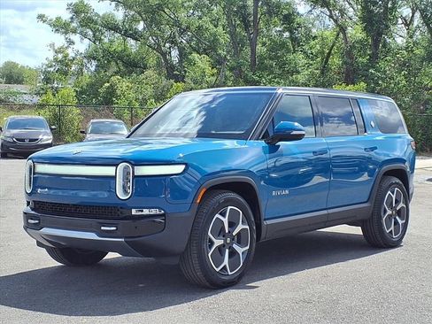 Used 2024 Rivian R1S Adventure AWD/4WD image 3