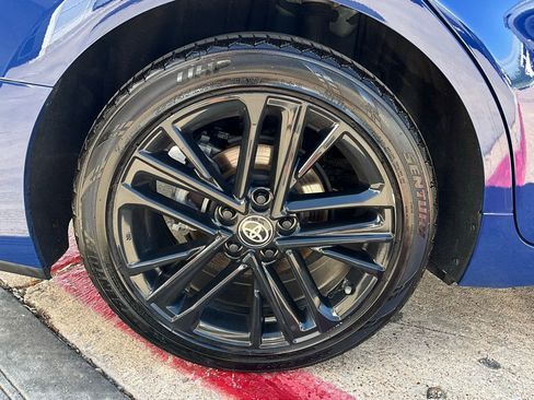 Used 2025 Toyota Camry SE image 9