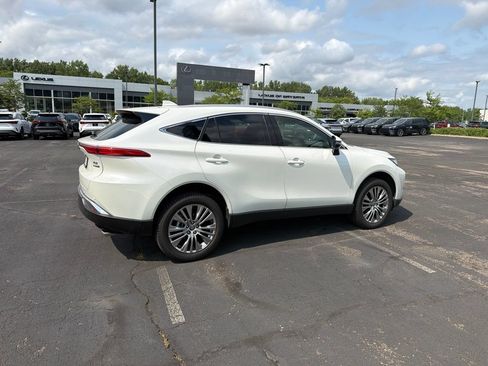 Used 2022 Toyota Venza XLE AWD/4WD image 22
