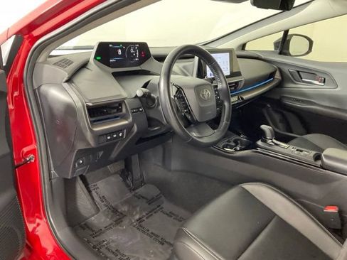 Used 2025 Toyota Prius XLE FWD image 19