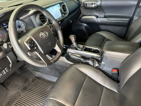 Used 2022 Toyota Tacoma TRD Sport w/ TRD Premium Sport Package image 11