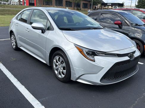 Used 2022 Toyota Corolla LE FWD image 2