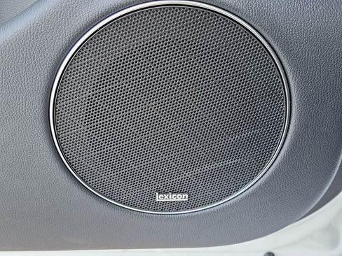 Used 2025 Genesis GV70 2.5T w/ Sport Prestige Package image 31