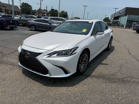 Used 2024 Lexus ES 300h w/ Accessory Package (Z1) FWD image 3