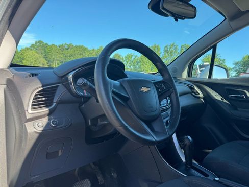 Used 2019 Chevrolet Trax LS w/ LPO, Cargo Package FWD image 14