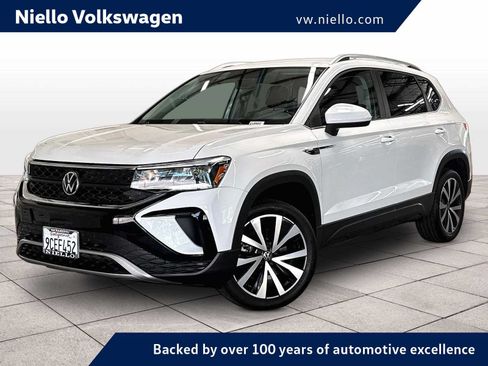 Used 2022 Volkswagen Taos SE FWD image 1