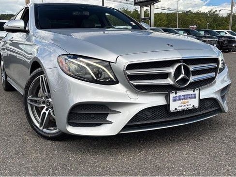 Used 2019 Mercedes-Benz E 300 4MATIC image 2