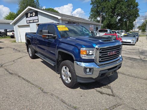 Used 2017 GMC Sierra 2500 SLE w/ SLE Fleet Preferred Package AWD/4WD image 2