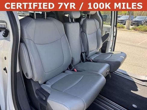 Used 2023 Toyota Sienna XLE FWD image 10