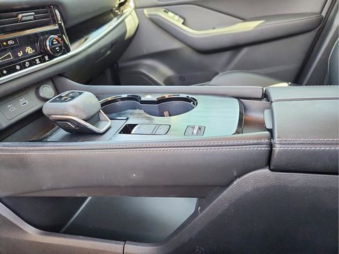 Used 2023 Nissan Rogue SL w/ SL Premium Package image 25