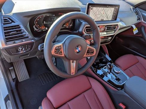 Used 2025 BMW X4 xDrive30i w/ Premium Package image 3