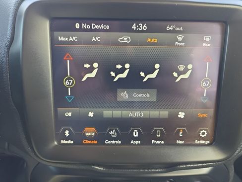 Used 2022 Jeep Renegade Latitude w/ Convenience Group image 21