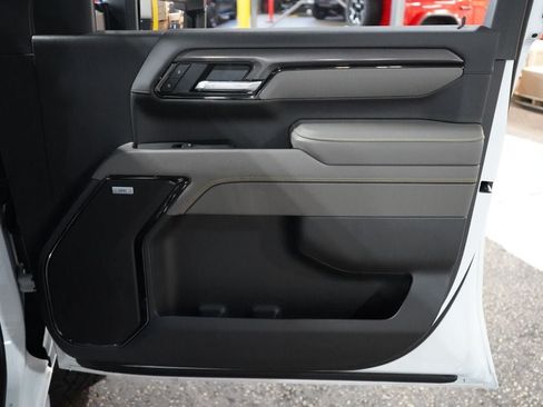 Used 2025 Chevrolet Silverado 2500 ZR2 w/ Technology Package AWD/4WD image 15