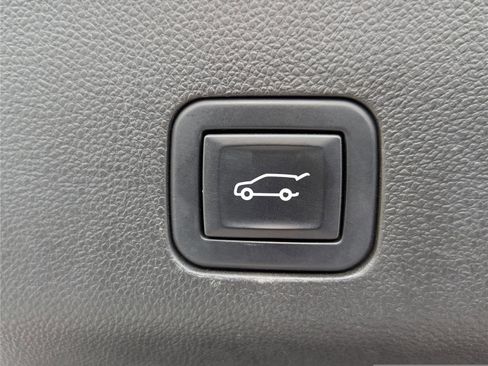 Used 2022 Chevrolet Tahoe LT image 14