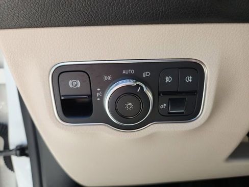 Used 2022 Mercedes-Benz GLB 250 4MATIC image 34