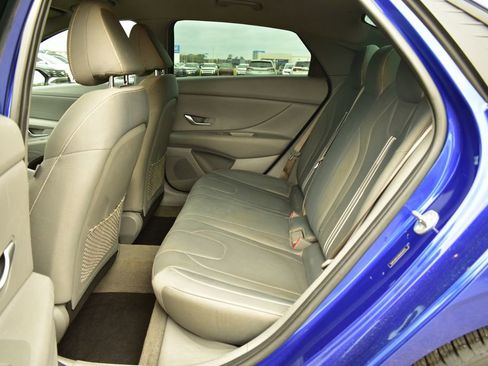 Used 2022 Hyundai Elantra SEL FWD image 16