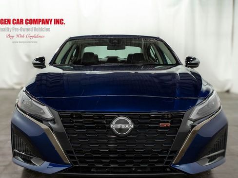 Used 2023 Nissan Altima 2.5 SR image 2