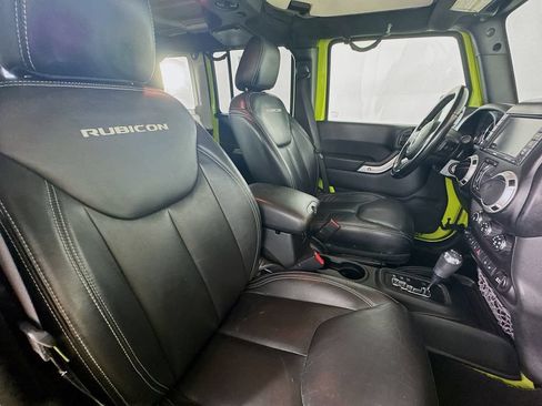 Used 2017 Jeep Wrangler Unlimited Rubicon w/ Connectivity Group AWD/4WD image 27