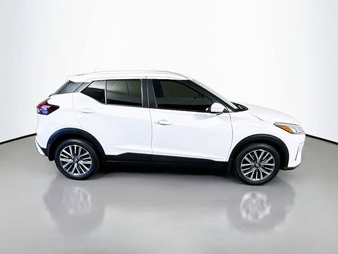 Used 2024 Nissan Kicks SV FWD image 8