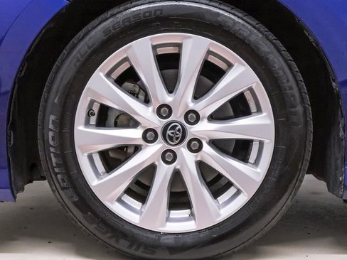 Used 2018 Toyota Camry LE image 32