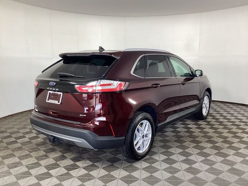 Used 2024 Ford Edge SEL w/ Convenience Package AWD/4WD image 2