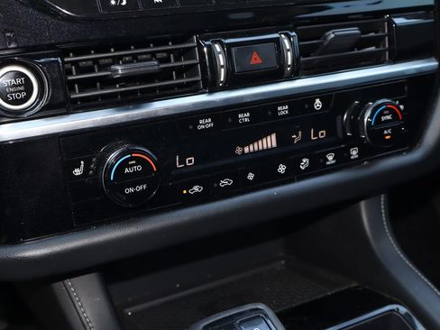 Used 2023 Nissan Pathfinder SL w/ SL Premium Package FWD image 26