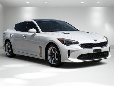 Used 2019 Kia Stinger w/ Sun & Sound Package RWD image 8