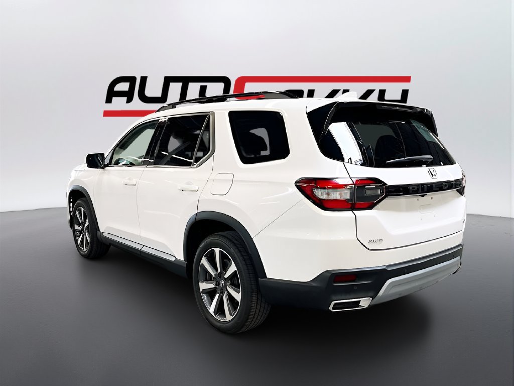 Used 2024 Honda Pilot Touring image 5