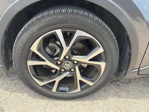 Used 2020 Toyota C-HR XLE FWD image 12
