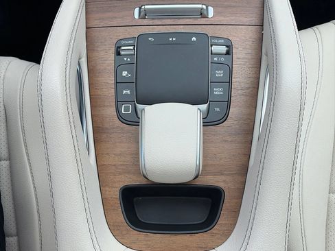 Used 2025 Mercedes-Benz GLE 450e 4MATIC image 18