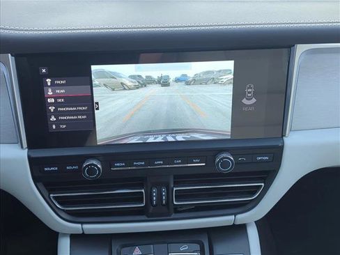 Used 2020 Porsche Macan Turbo image 9