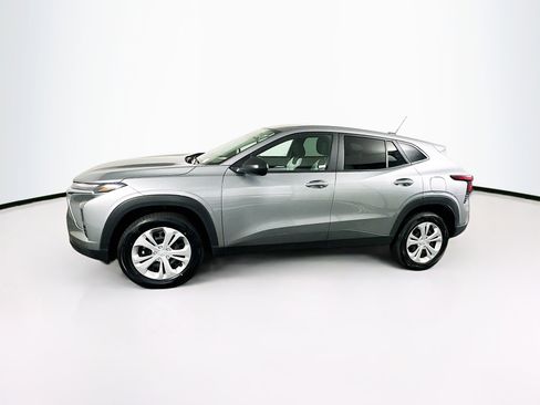 Used 2025 Chevrolet Trax LS image 4