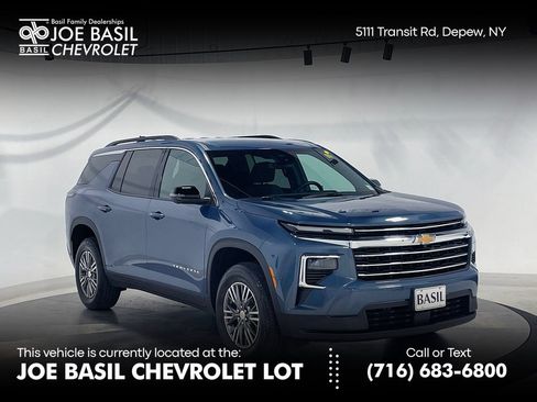 Used 2024 Chevrolet Traverse LT AWD/4WD image 1
