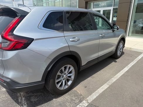 Used 2023 Honda CR-V EX-L image 4