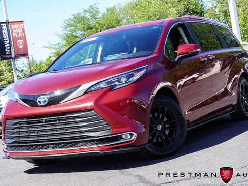 Used 2024 Toyota Sienna Platinum AWD/4WD image 18