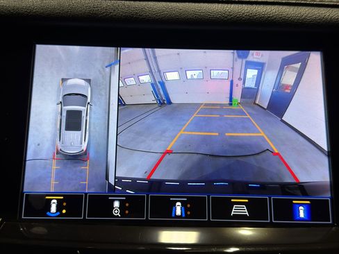 Used 2024 Cadillac XT6 Sport w/ Technology Package image 34