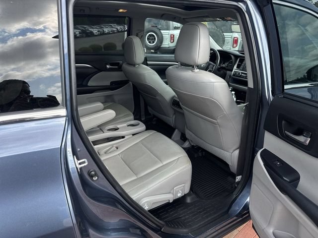 Used 2018 Toyota Highlander Limited Platinum AWD/4WD image 28