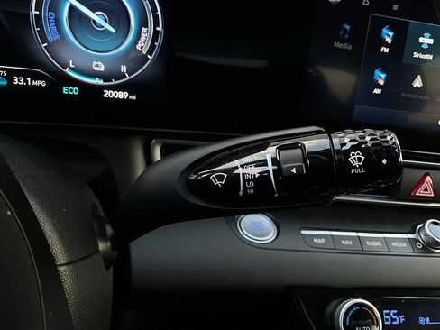 Used 2025 Hyundai Elantra Limited image 42