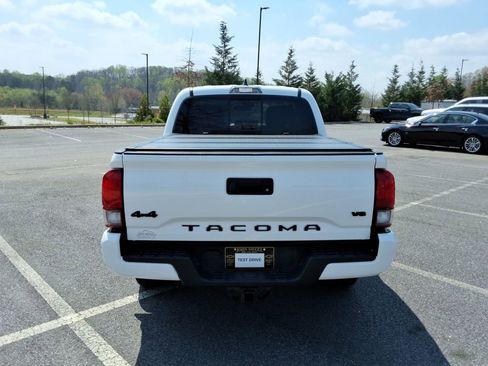 Used 2021 Toyota Tacoma SR5 w/ Technology Package image 6