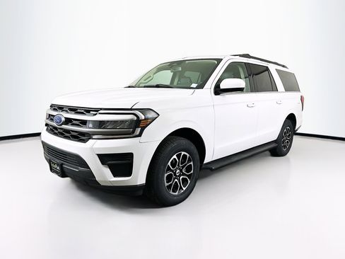 Used 2024 Ford Expedition Max XLT image 3