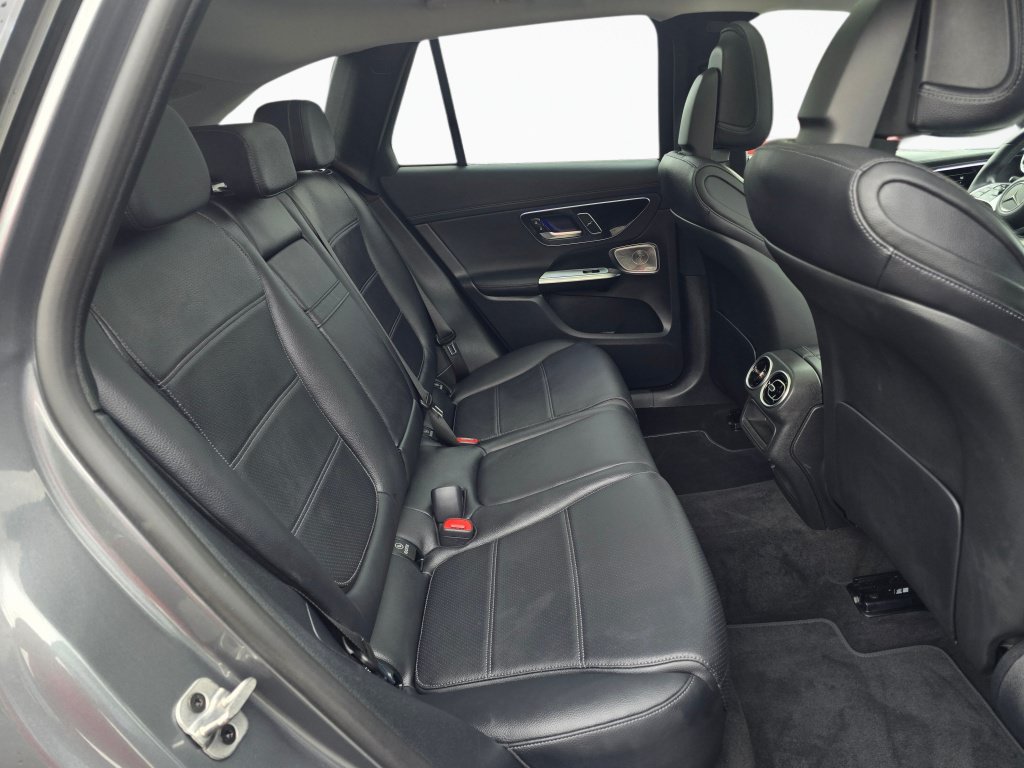 Used 2023 Mercedes-Benz GLC 300 4MATIC w/ Exclusive Trim Package image 25