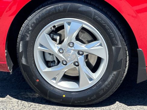Certified 2023 Hyundai Elantra SE FWD image 23