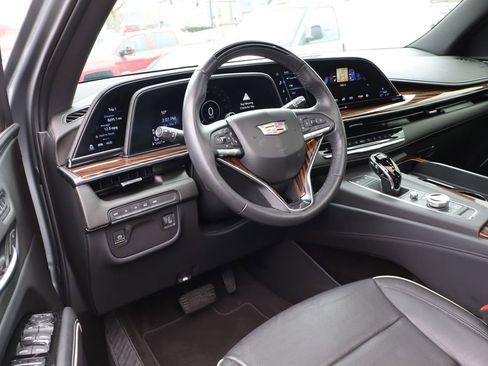 Used 2024 Cadillac Escalade Premium Luxury image 16