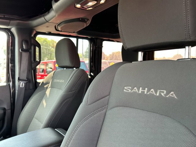 Used 2020 Jeep Wrangler Unlimited Sahara AWD/4WD image 30